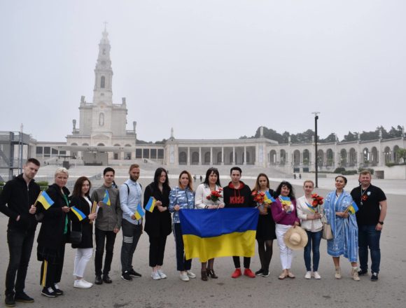 Представник України на Євробаченні молився у Фатімі за мир (відео) Представник України на Євробаченні молився у Фатімі за мир (відео)