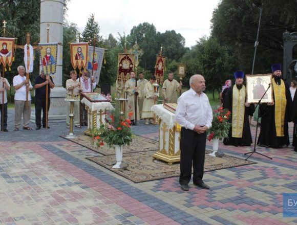 Священики УПЦ МП покинули міське свято через вірш Кобзаря (відео) Священики УПЦ МП покинули міське свято через вірш Кобзаря (відео)