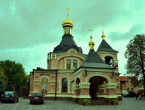 У Харкові зафіксували на відео, як у храмі УПЦ МП підлітку продали вино (відео) У Харкові зафіксували на відео, як у храмі УПЦ МП підлітку продали вино (відео)