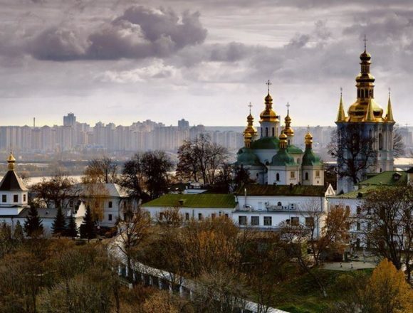 Серед вірян за кордоном поширюються чутки про “штурм” Києво-Печерської Лаври Серед вірян за кордоном поширюються чутки про “штурм” Києво-Печерської Лаври