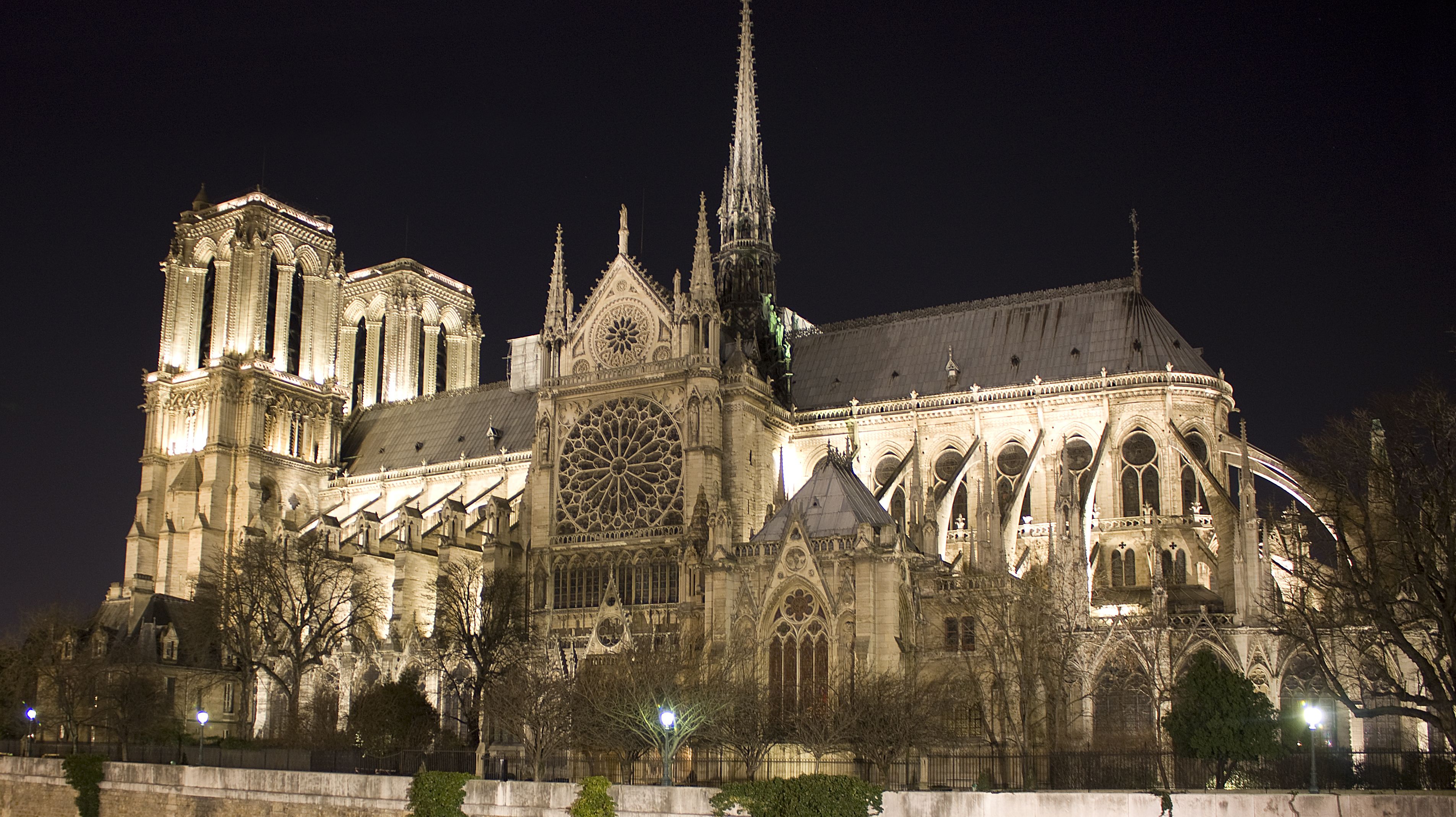 Les temps cathedrale. Париж 15 век собор Парижской Богоматери. Часы собора Парижской Богоматери. Апсида собор Парижской Богоматери. Собор Парижской Богоматери Готический стиль.